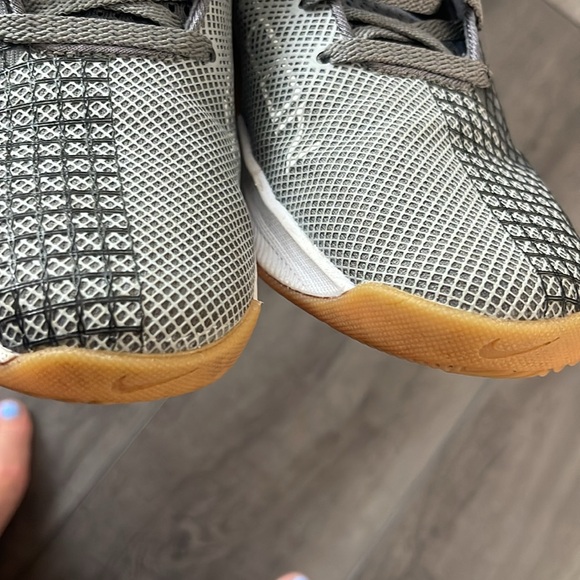 EUC kids Nike Metacon 8 sneakers. Size 4.5 - Picture 7 of 9